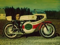 Erste-Yamaha-250ccm-1974