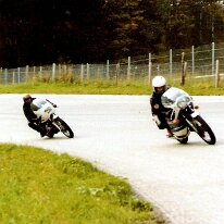 CA 1977 Salzburgring Voglhuber Wolfgang Yamaha RD 250 Hi Springer H. Triumph Triton 500 (2)